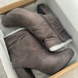 Ladies size 7 suede boots